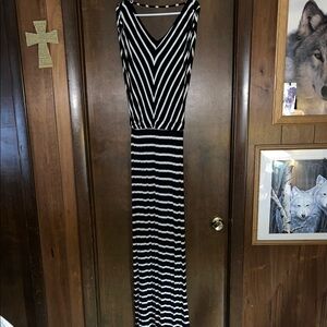 Chic Black and White Chevron Maxi Dress
